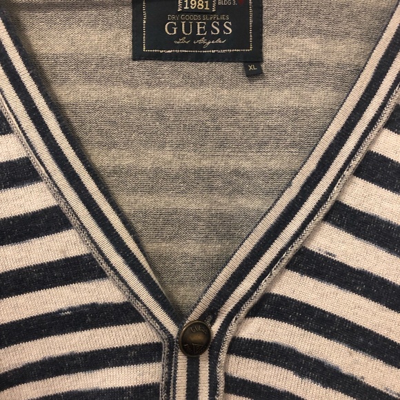 Guess long sleeve v-neck button up sweater | XL - Picture 2 of 4
